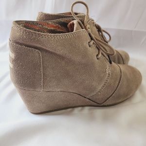 Toms Suede Lace-Up Wedge Bootie Shoes Women's Size 8